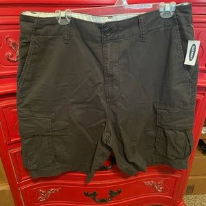 Old Navy men’s cargo shorts-Never worn!
